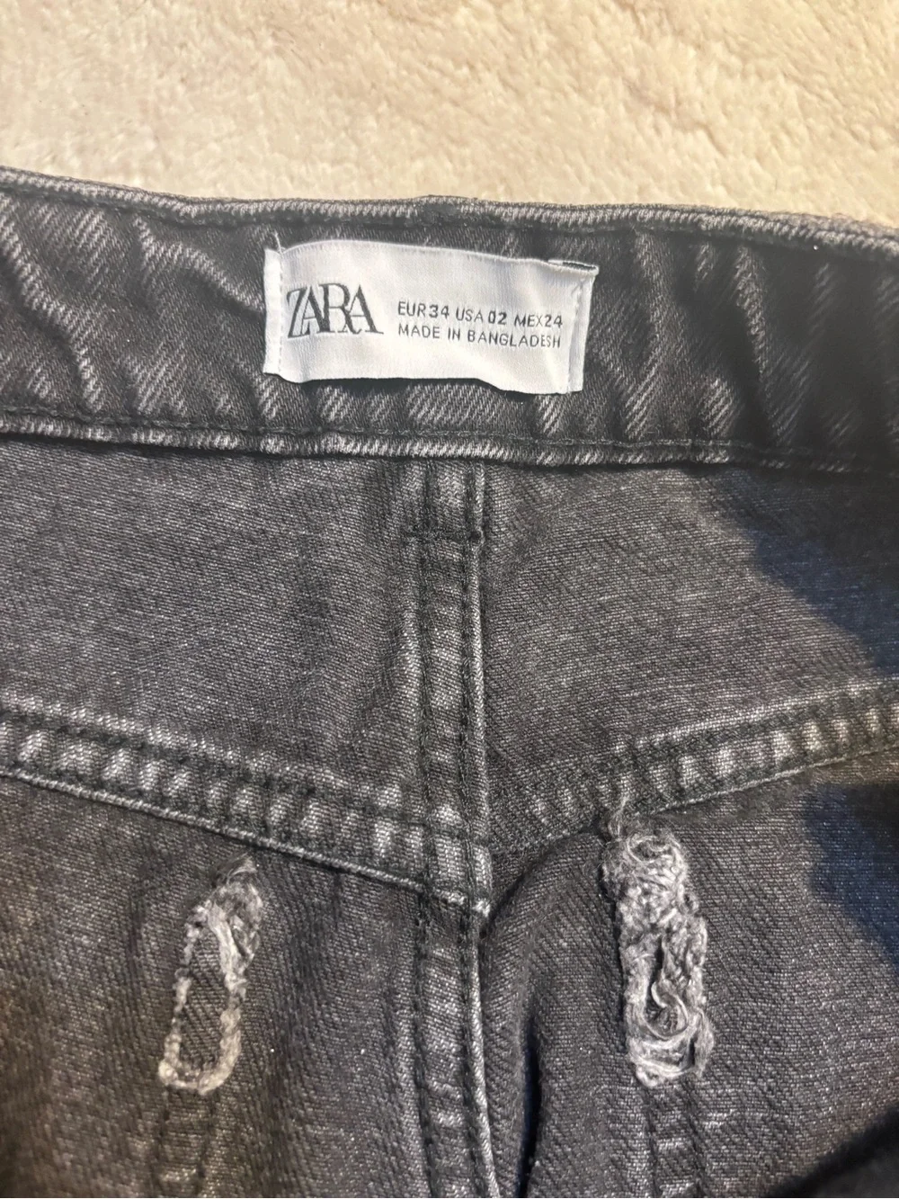 NWT Zara Denim Shorts Size 2 Black Mid-Rise Distressed Frayed Hems 100% Cotton
